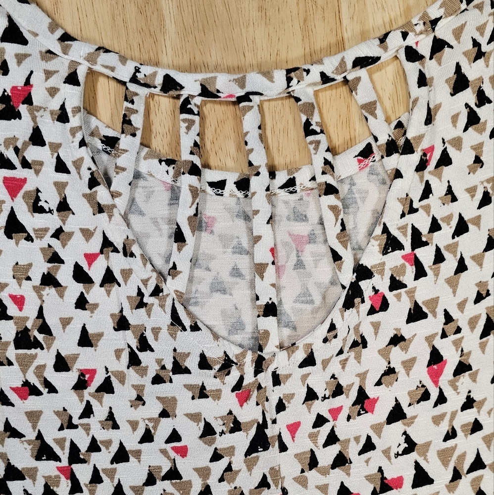 Geometric Print Top - Picture 7 of 9
